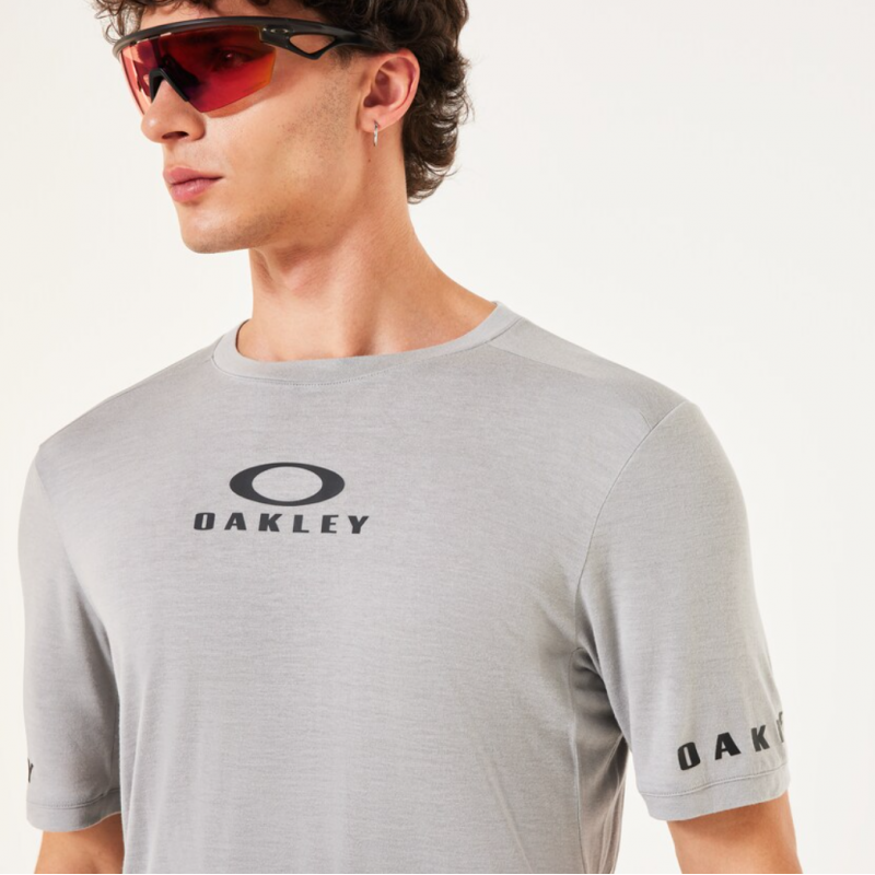 Oakley Seeker Flow SS Zement T-Shirt Kurzarm - Versand 24h