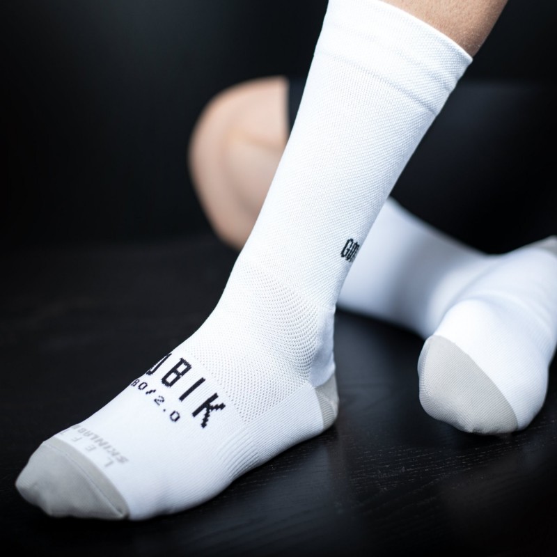 Gobik Iro 2.0 weiße Logo Unisex Socken - Versand 24h