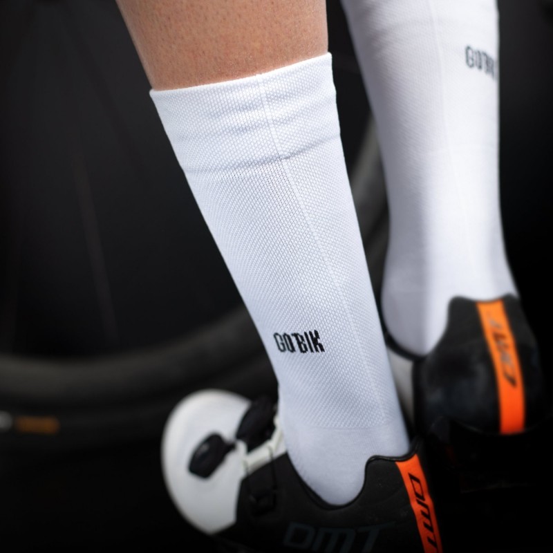 Gobik Iro 2.0 weiße Logo Unisex Socken - Versand 24h