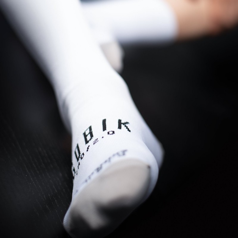 Gobik Iro 2.0 weiße Logo Unisex Socken - Versand 24h